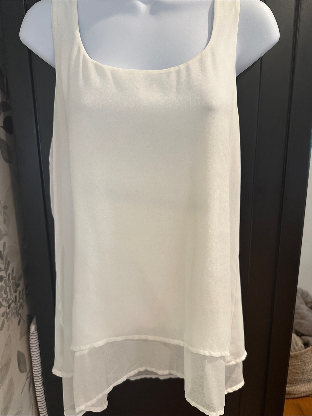White House Black Market sleeveless blouse, lined, , longer back XS